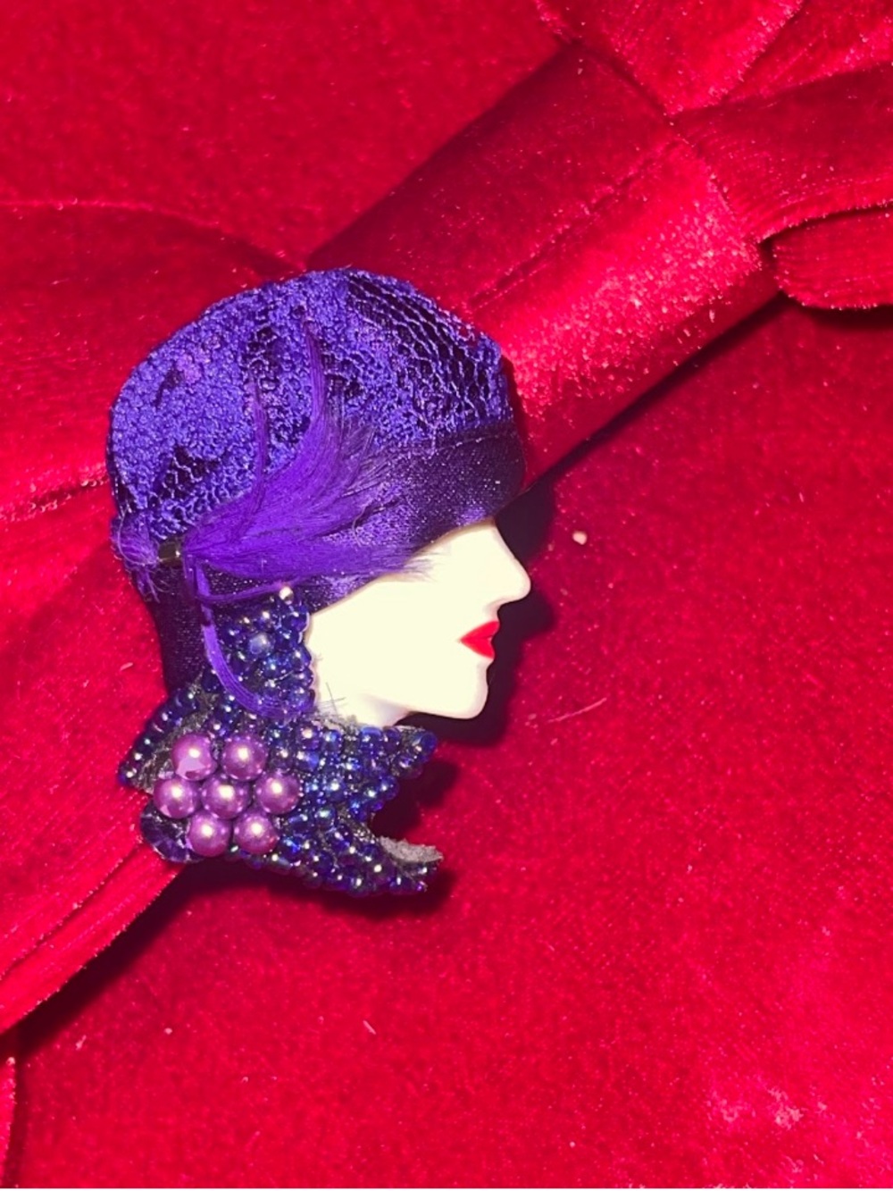 VTG Signed Linda Rosshirt Lace & Feather Flapper Girl Porcelain Face Brooch